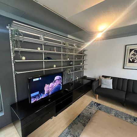One Bed House In Camden Town Villa Лондон Екстериор снимка