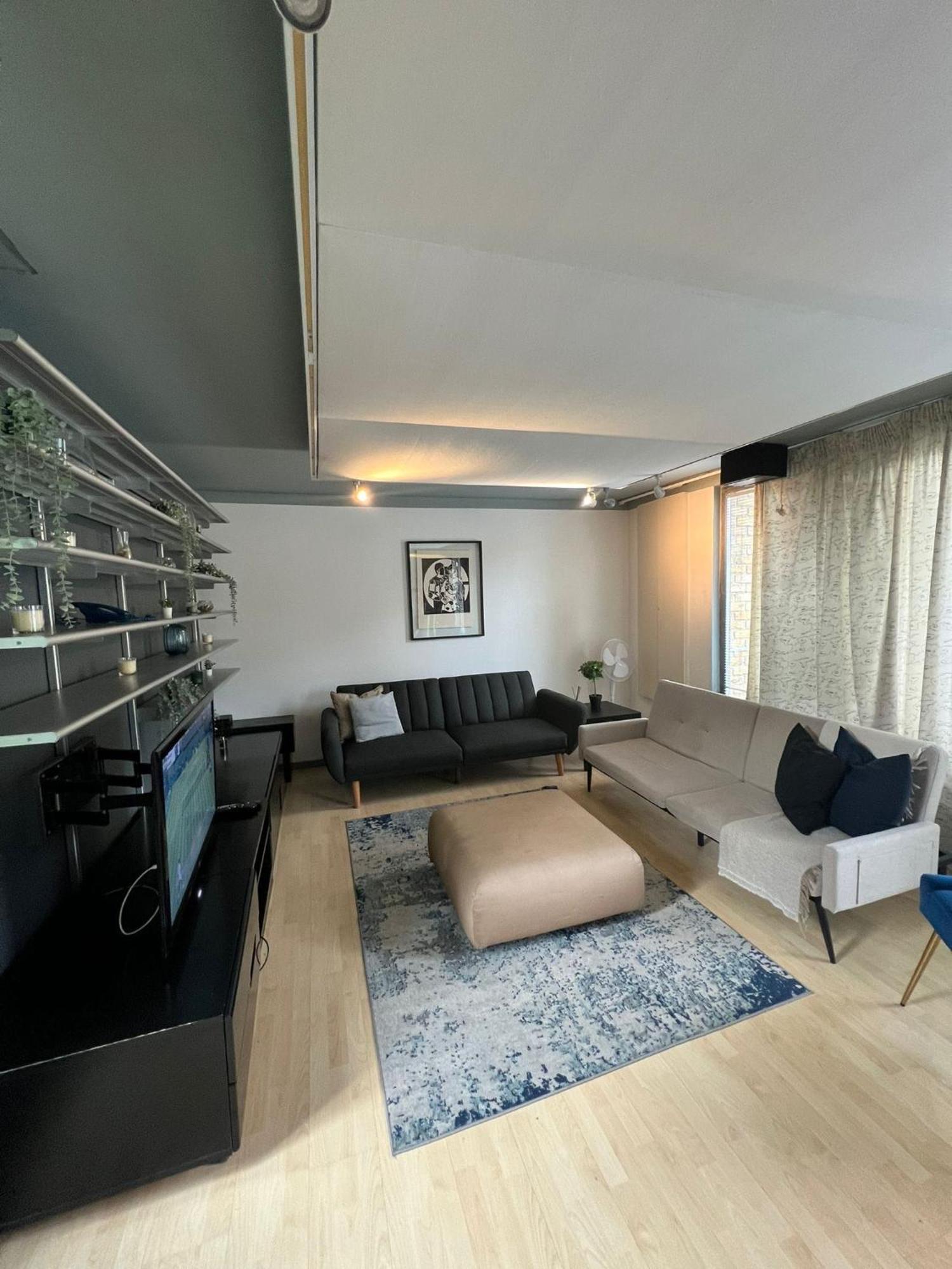 One Bed House In Camden Town Villa Лондон Екстериор снимка