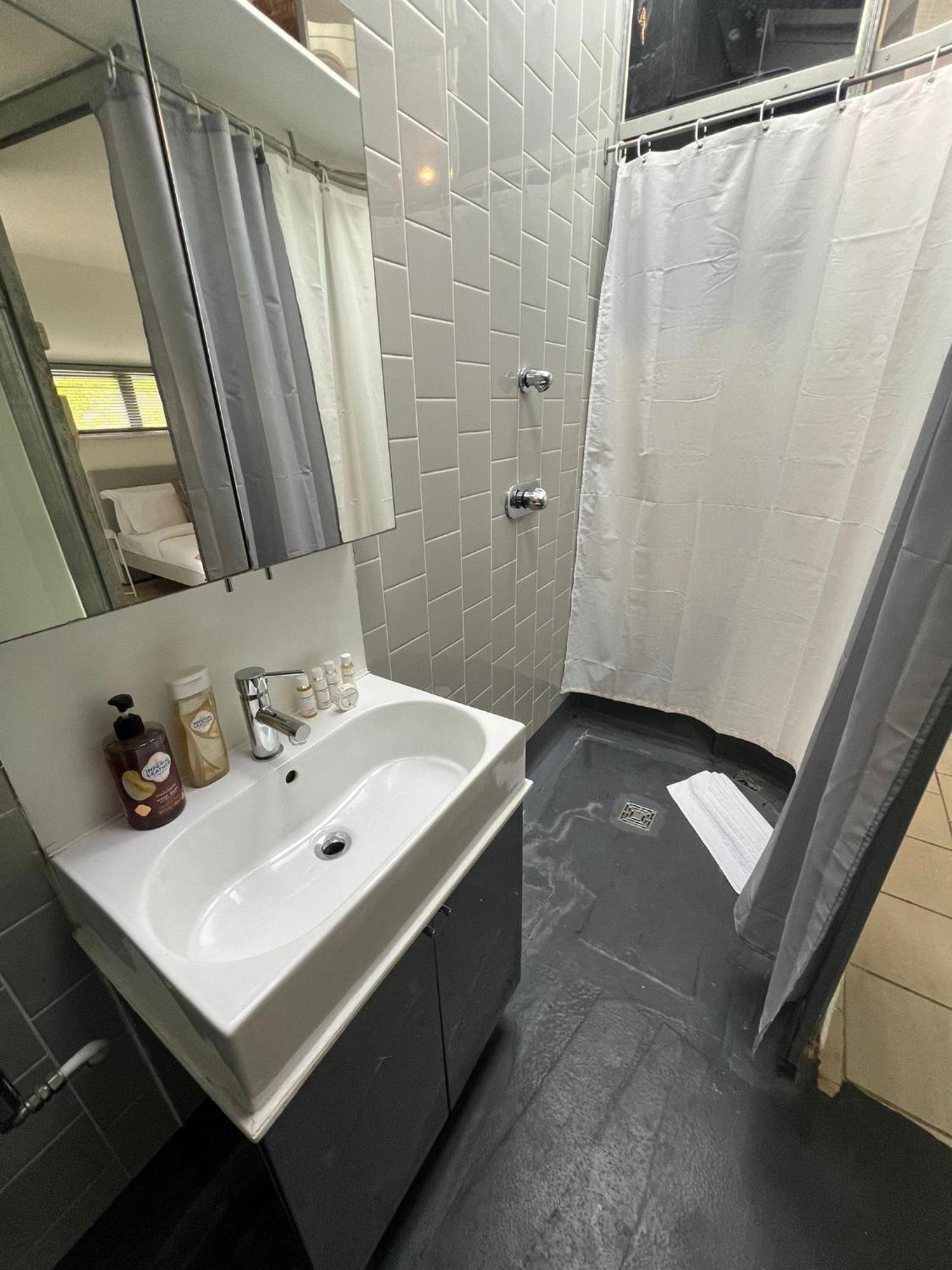 One Bed House In Camden Town Villa Лондон Екстериор снимка