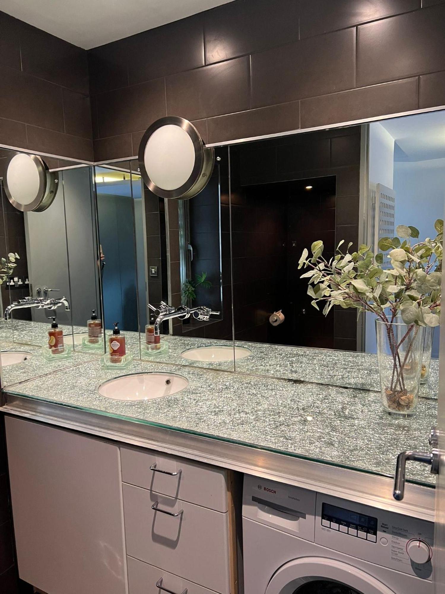 One Bed House In Camden Town Villa Лондон Екстериор снимка